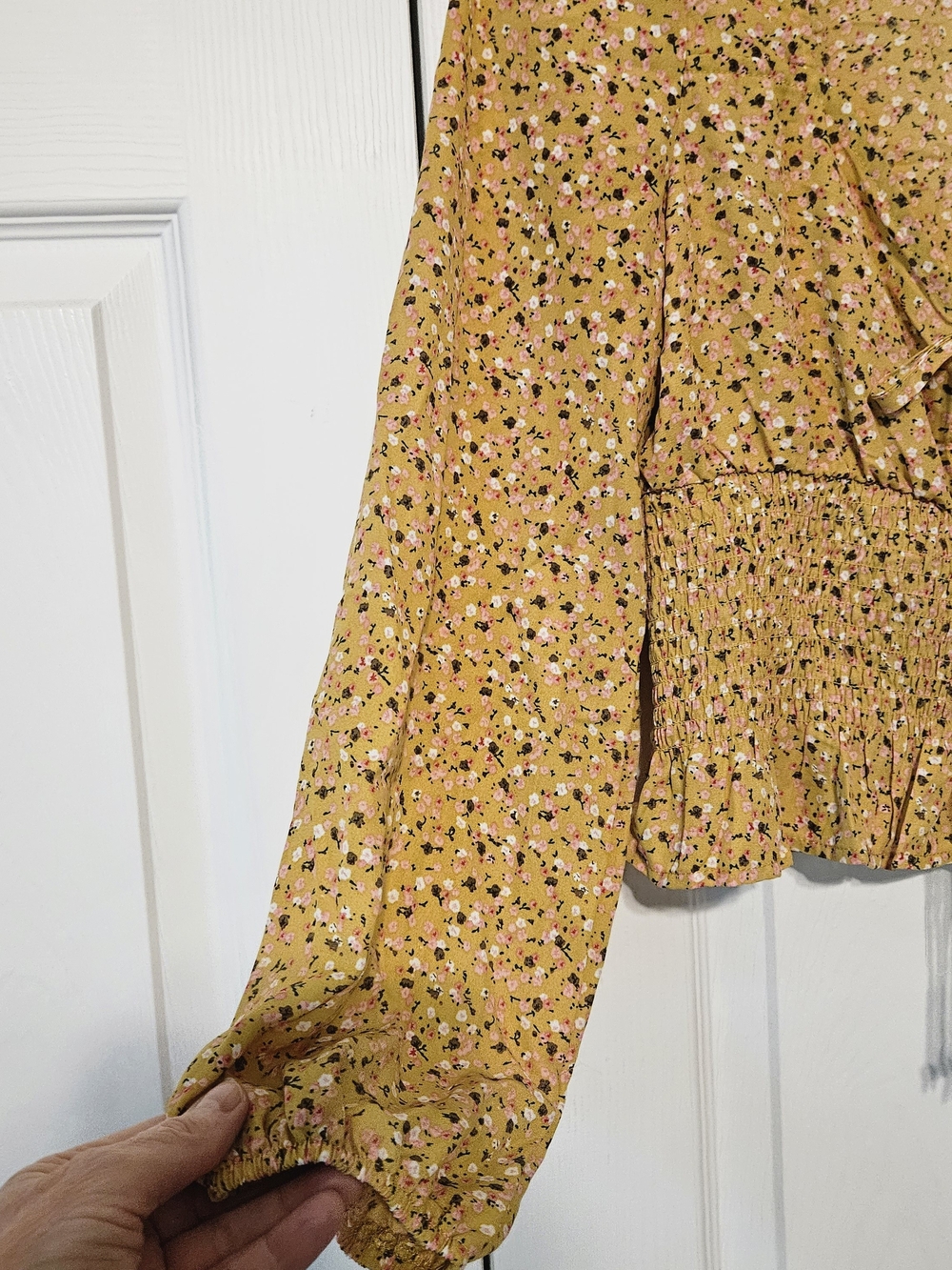 No Frills Women's Mustard Floral Smocked Peasant Crop Top - Picture 4 of 9